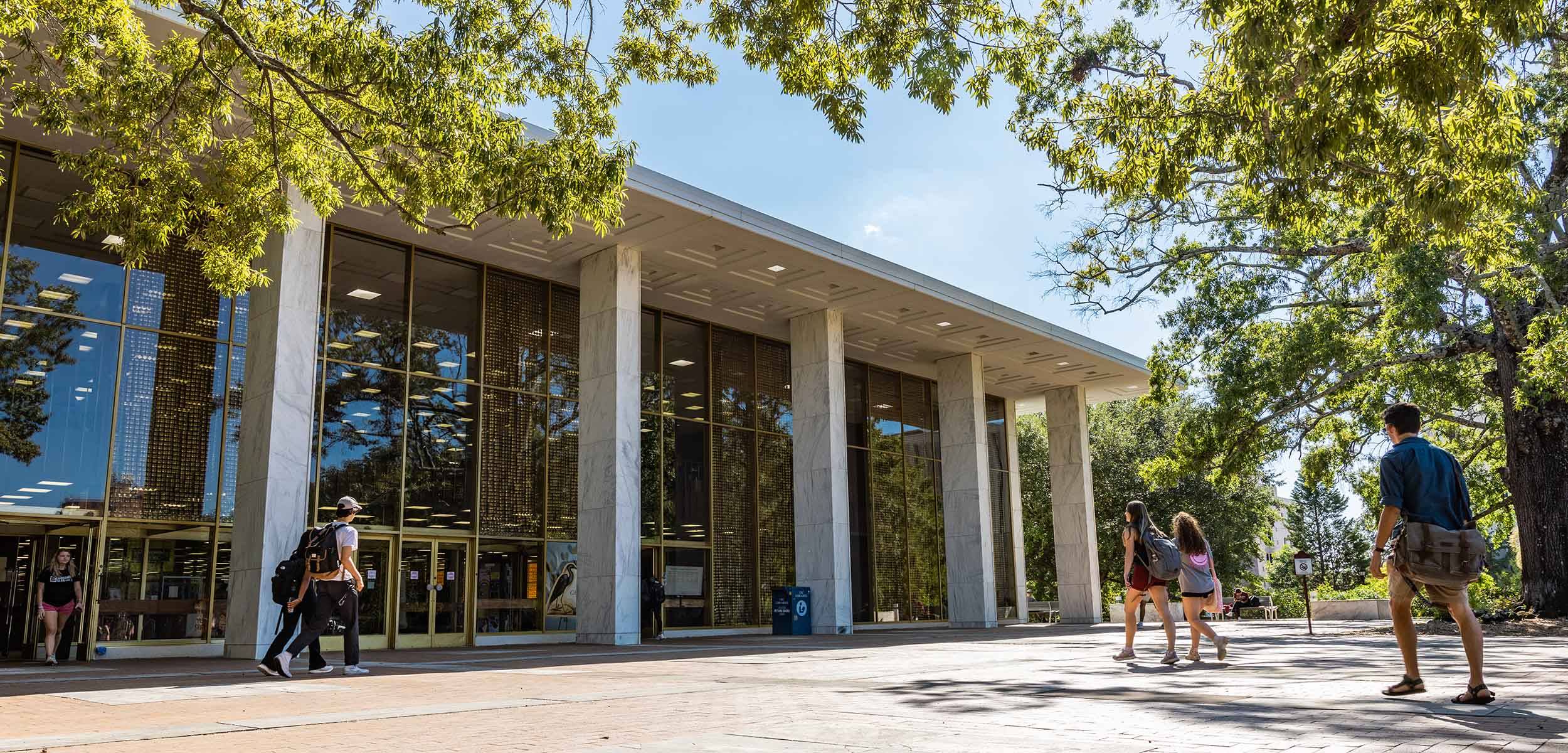 Photo of the outside of Thomas Cooper Library