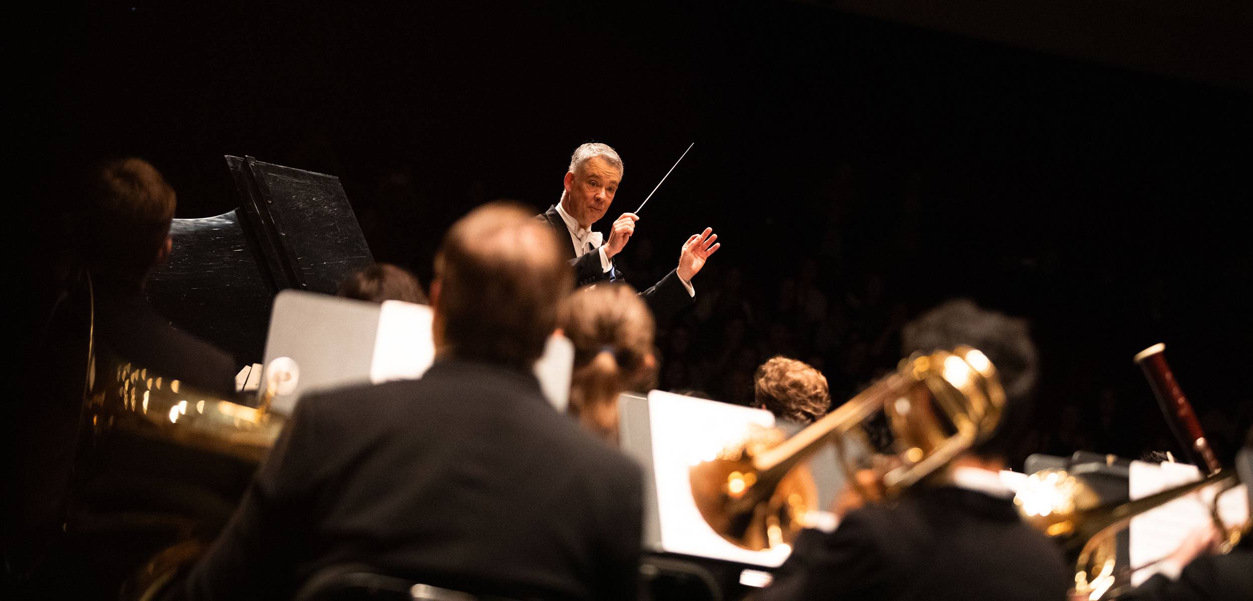 Dr. Scott Weiss conducts USC Symphony Orchestra